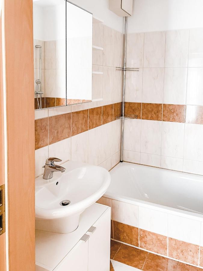 Schoene Wohnung, Eigene Terrasse, Privater Parkplatz, Wi-Fi, Waschmaschine, 3P Chemnitz Zewnętrze zdjęcie